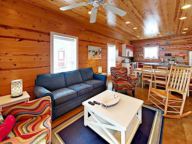 The Commons 101 - Three Bedroom Townhome