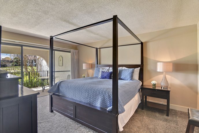 Edgewater Beach Resort by Book That Condo