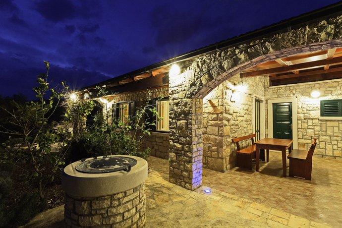 Stone House San Pelegrin