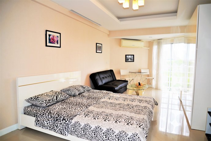 Sea view apartment on Jomtien beach Pattaya