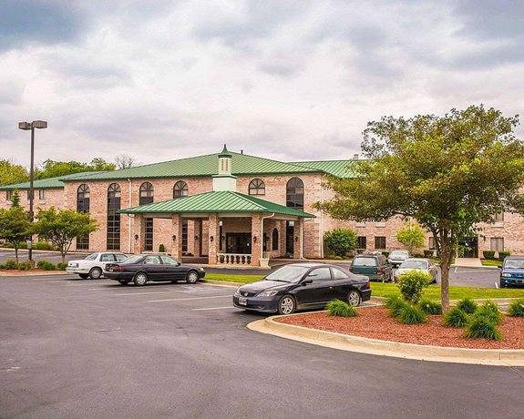 Quality Inn & Suites Forest Park Cincinnati
