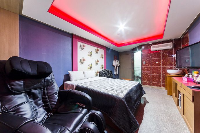 Boom Hotel