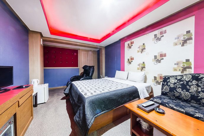 Boom Hotel
