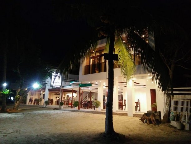 Isis Bungalows Beach Resort