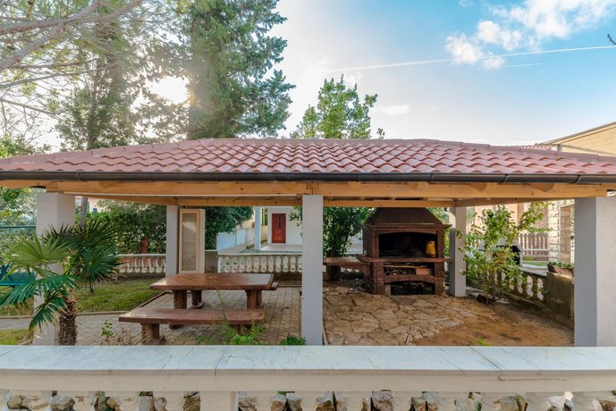 Apartments Ivica-with parking