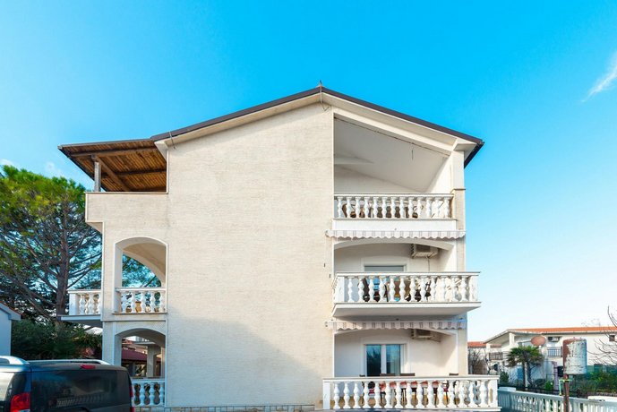 Apartments Ivica-with parking