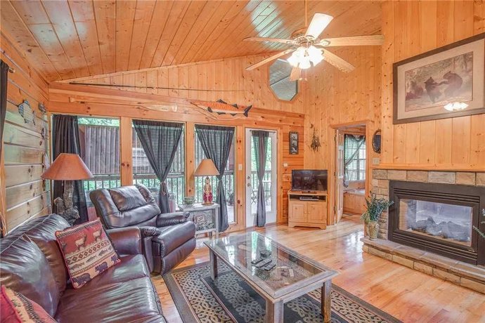 Bear Escape 1 Bedroom Hot Tub Pool Table Jacuzzi Tub Sleeps 4