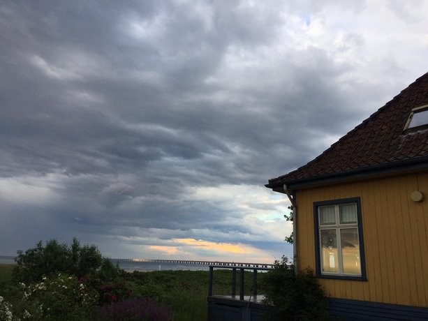 Skaerven Beachfront Apartments and Cottage