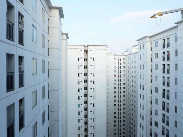 Extravaganza 2BR Bassura City Apartment By Travelio