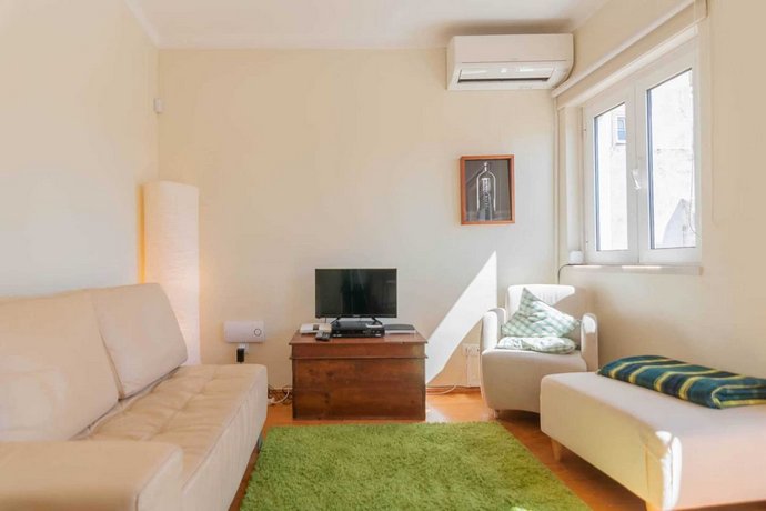 'White House' Apartment- Alfama
