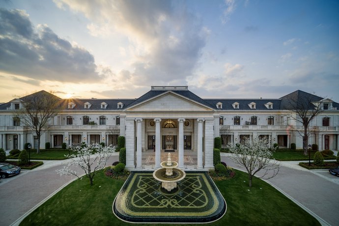 Lvcheng Taohuayuan Huanglong Resort Hotel