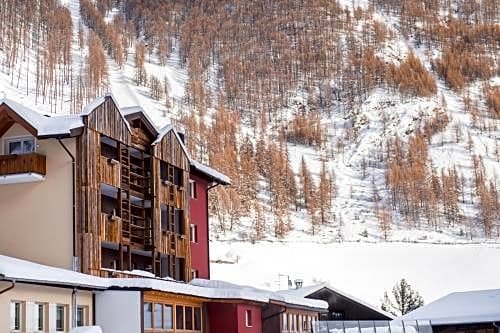 Tonzhaus Hotel Ski Resort Val Senales Italy thumbnail