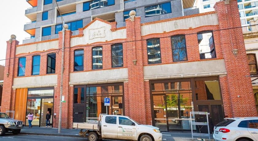 Bond Quarter Loft