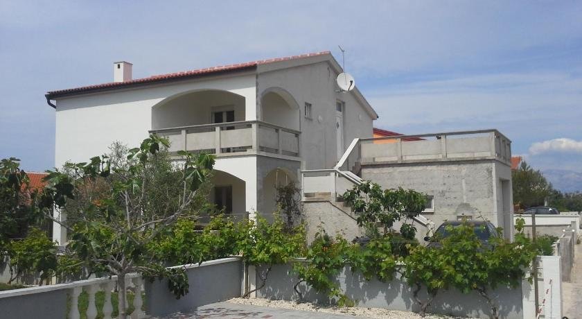Apartment Zlatoperka