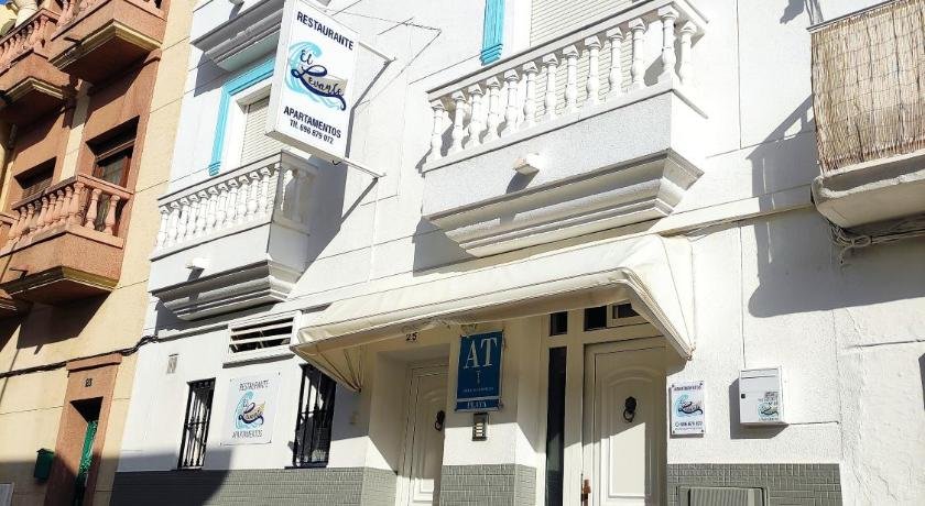 Apartamentos El Levante