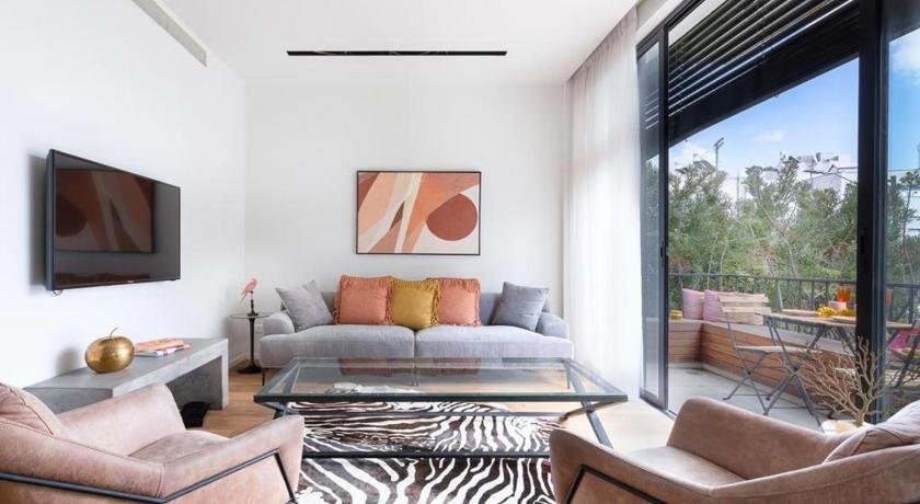 2 Bedroom Frishman Beach