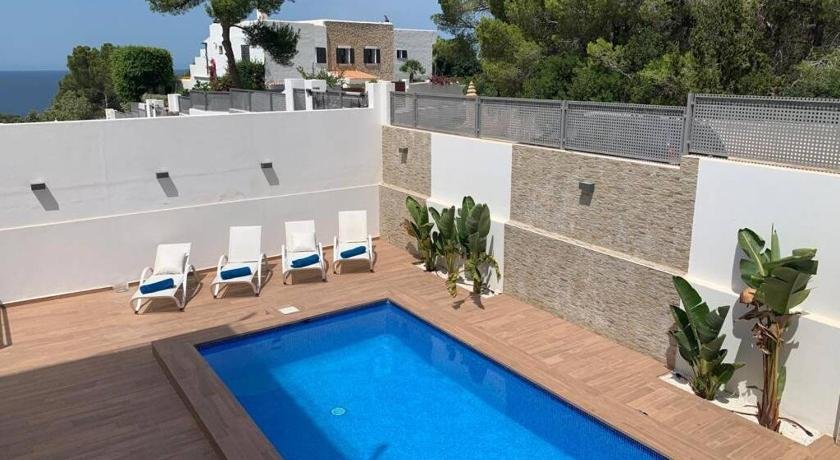 Modern villa with pool BBQ sun terrace & seaview