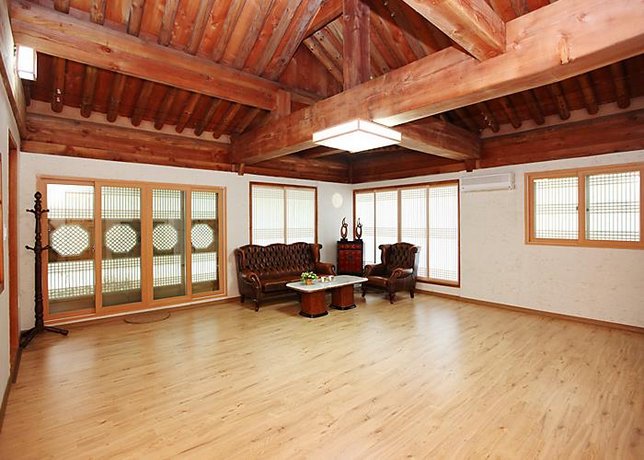 Hongcheon Giwajip View Pension