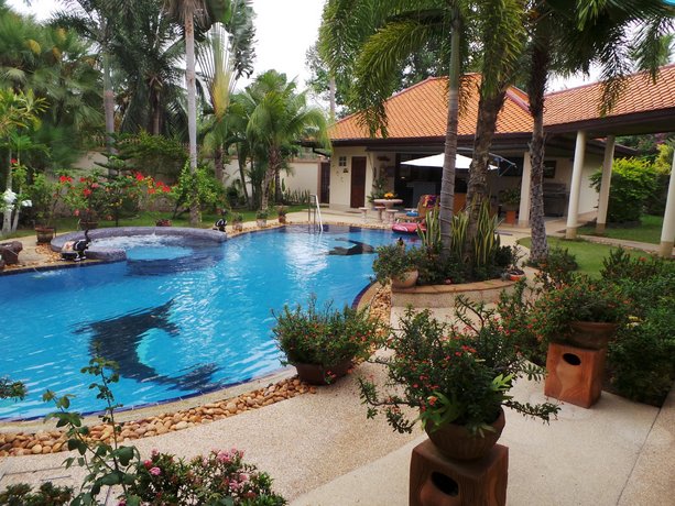 Relaxing Palm Pool Villa & Tropical Illuminated Garden & Swimming Pool