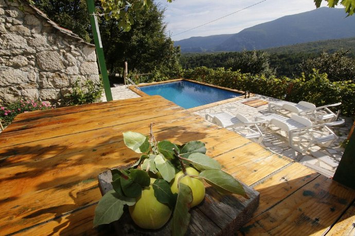 Villa Mario - with pool Omis