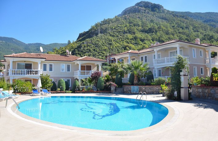 Thera Apartment 22