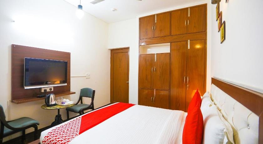 Vaccinated Staff- OYO 62702 Golden Home Stay
