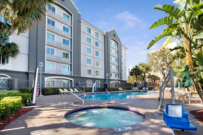 La Quinta Inn & Suites Fort Lauderdale Airport