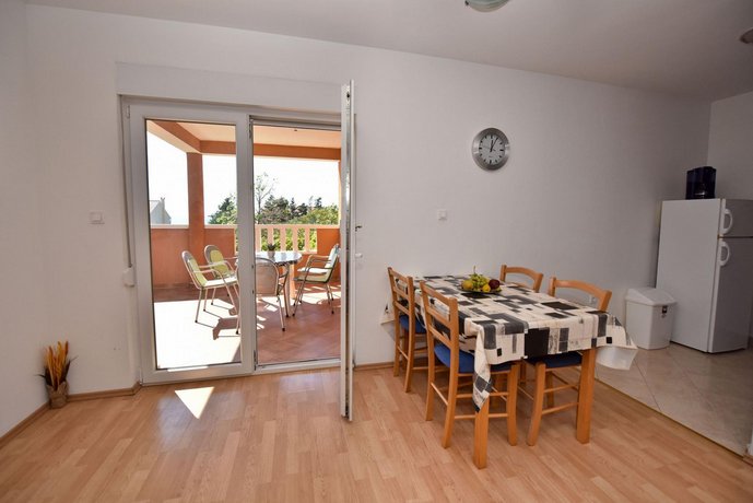 Apartment Ilija Novalja
