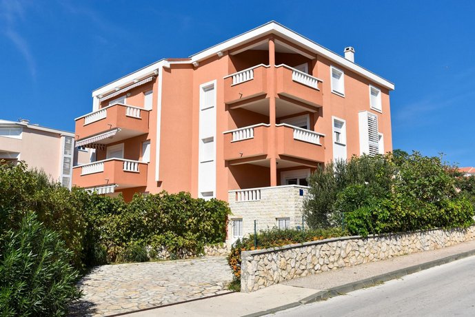Apartment Ilija Novalja
