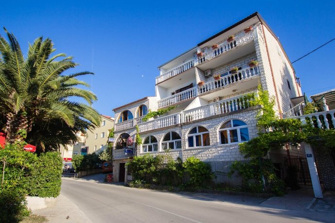 Apartments David - 20m from beach