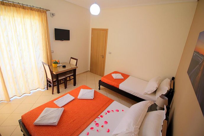 Down Town Hotel Sarande