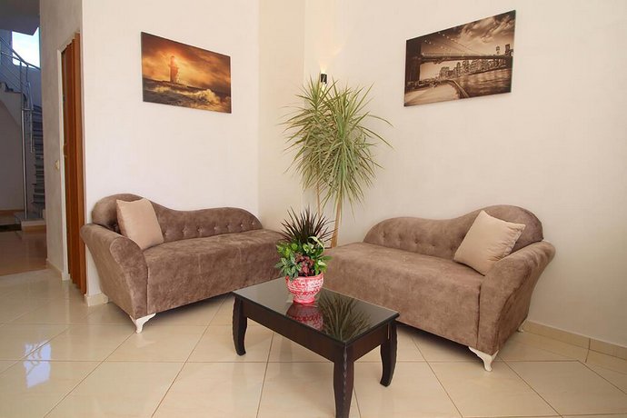 Down Town Hotel Sarande