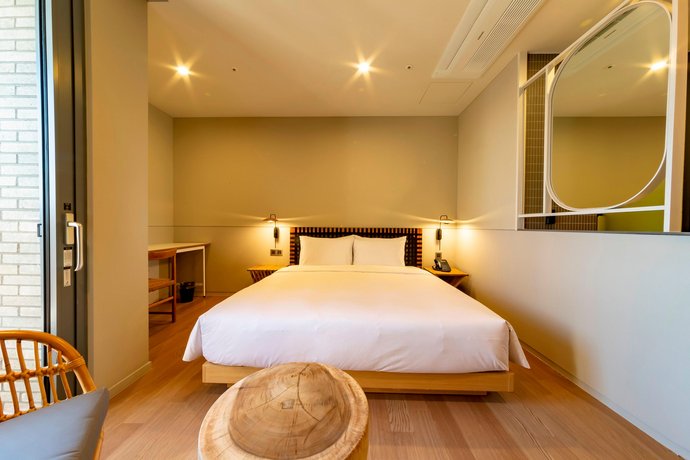 Hound Garden & Terrace Hotel