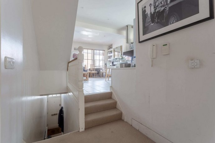 Modern Maisonette Southfields London