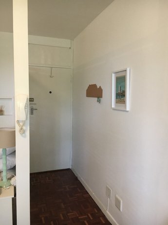 2 Bed Studio With Balcony In Cape Town City Centre