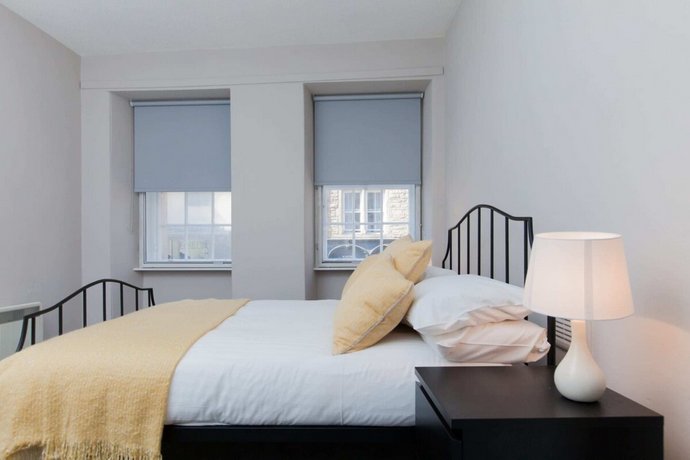 1 Bedroom Apartment With Balcony in Royal Mile
