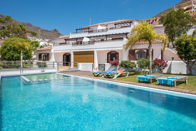 2 Charming Villa Huge Terraces Pool Garden Seaview