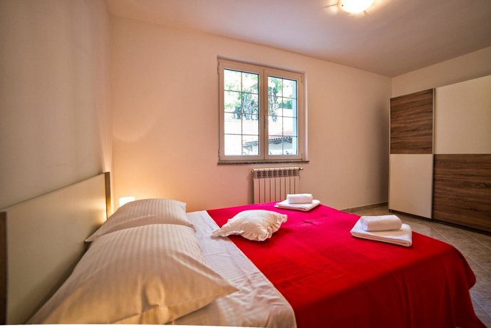 Apartments Ori Pula