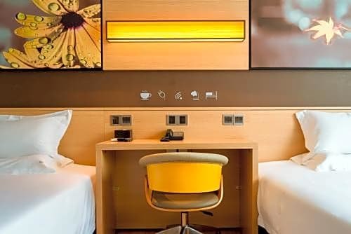 IU Hotel Guangzhou Taihe Square