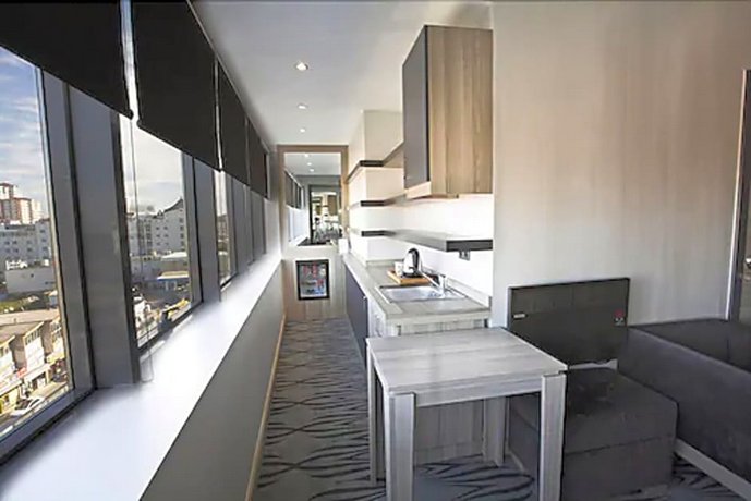 Akoni Hotel