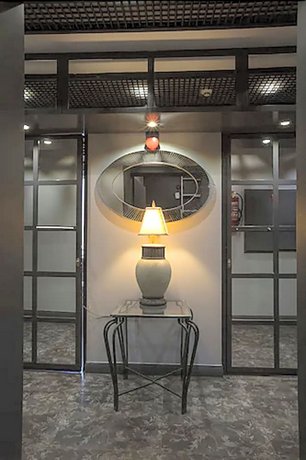 Akoni Hotel
