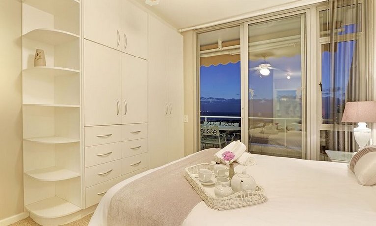 Dolphin Beach H106