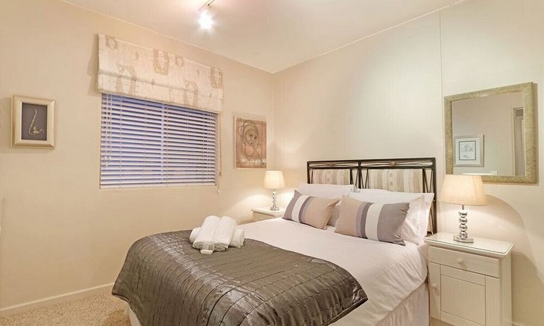 Dolphin Beach H106