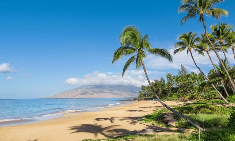 Menehune Shores 225 - Ocean Front 2-Bedroom Air-Conditioned Condo with a Tremendous View