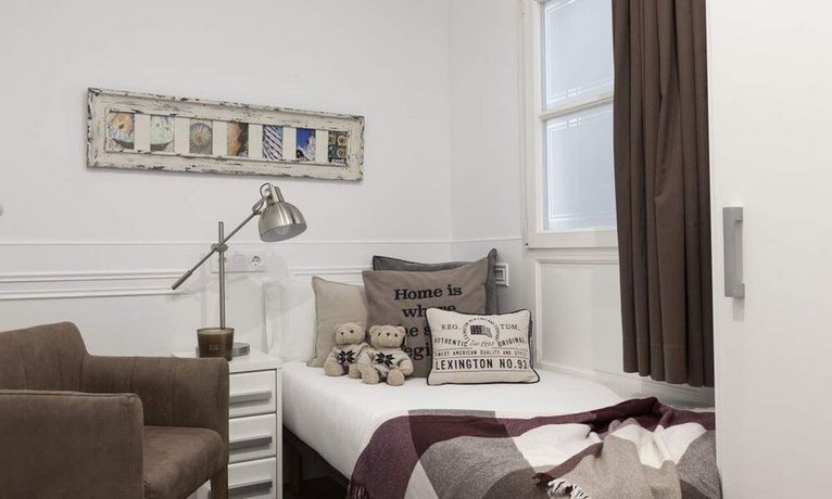 Enjoybcn Coliseum Apartments