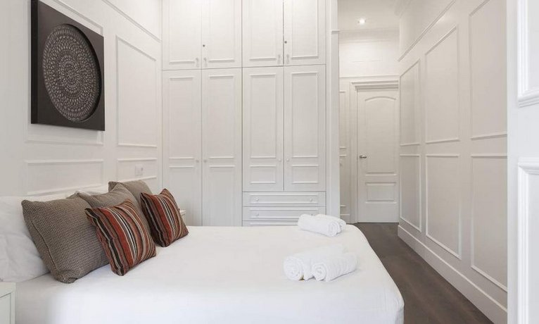 Enjoybcn Coliseum Apartments