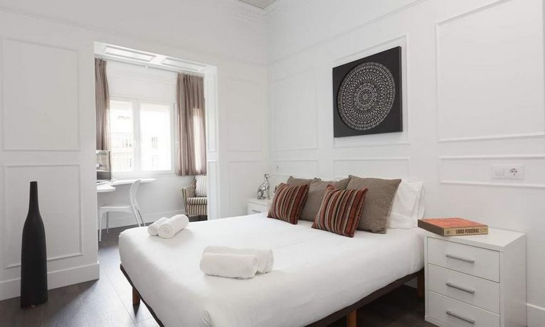 Enjoybcn Coliseum Apartments
