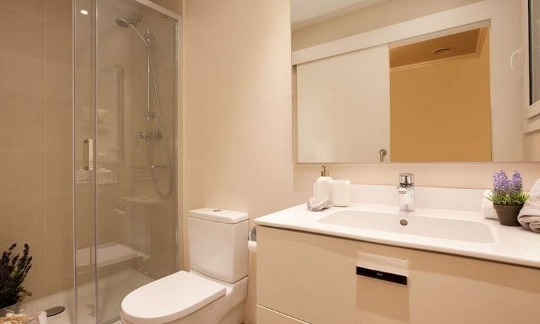 Enjoybcn Coliseum Apartments