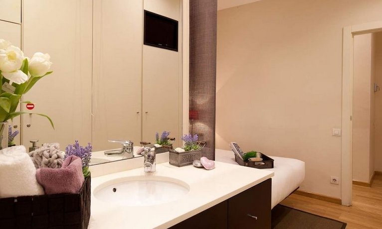 Enjoybcn Coliseum Apartments