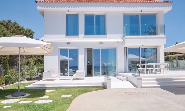 Royal Seafront Luxury Villa